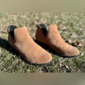 Sorel Women’s ankle booties